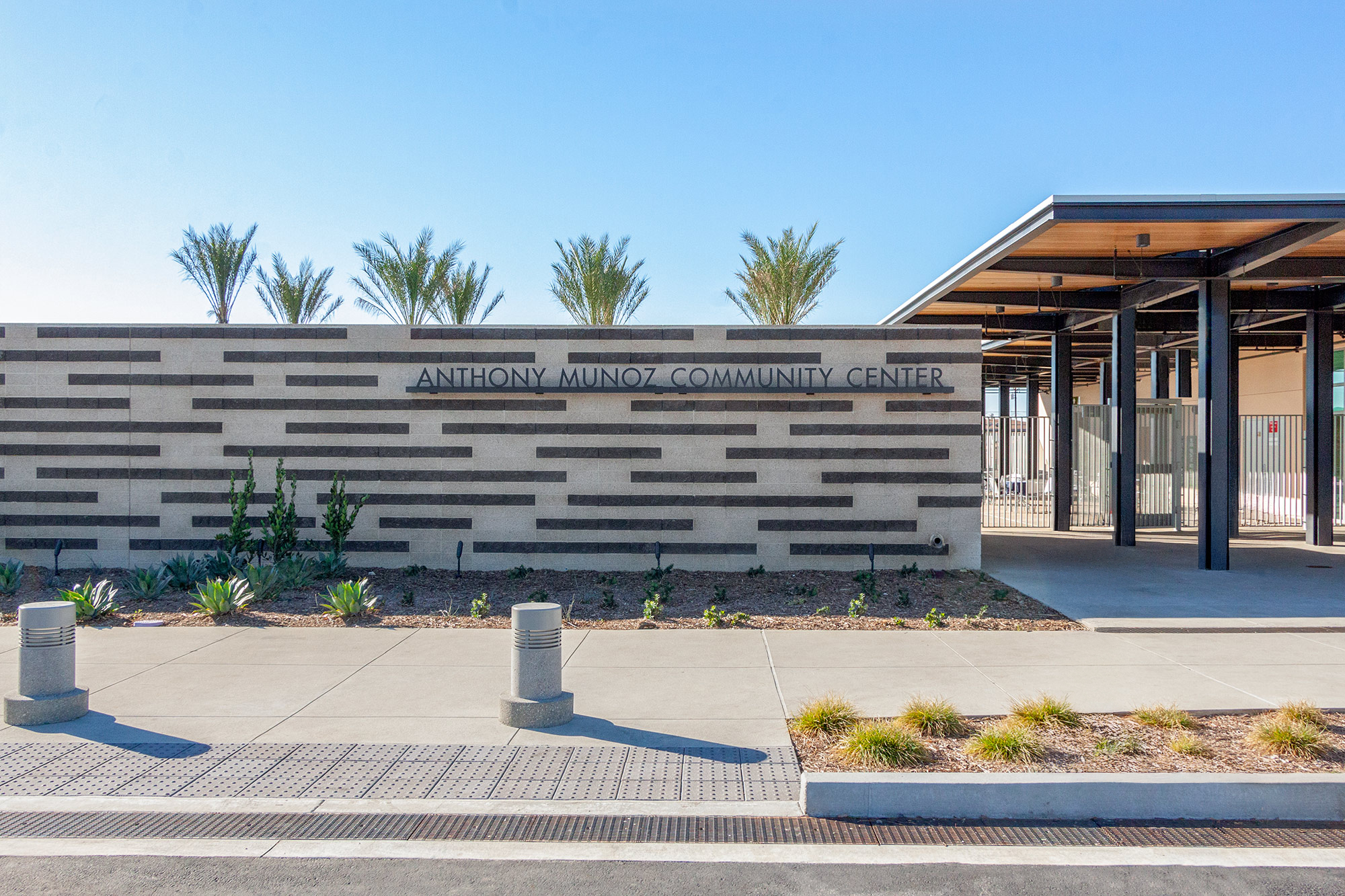 8x6x16 Natural Gray NW and Black 500 Split Face